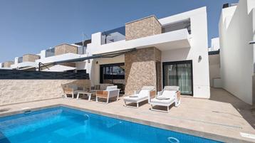 Half-vrijstaande villa te koop in Benijofar, Alicante