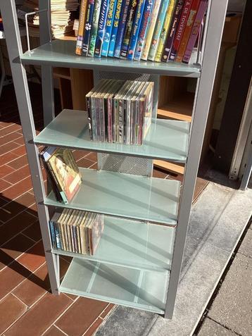 Cd rekje in glas beschikbaar voor biedingen