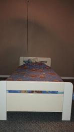 bed wit met nachtkastje en boekenrek, Huis en Inrichting, Slaapkamer | Complete slaapkamers, Ophalen, Gebruikt