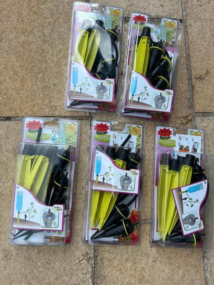 Druppelsysteem voor op flessen - set van 4 stuks - 5 sets, Tuin en Terras, Tuinsproeiers, Nieuw, Ophalen