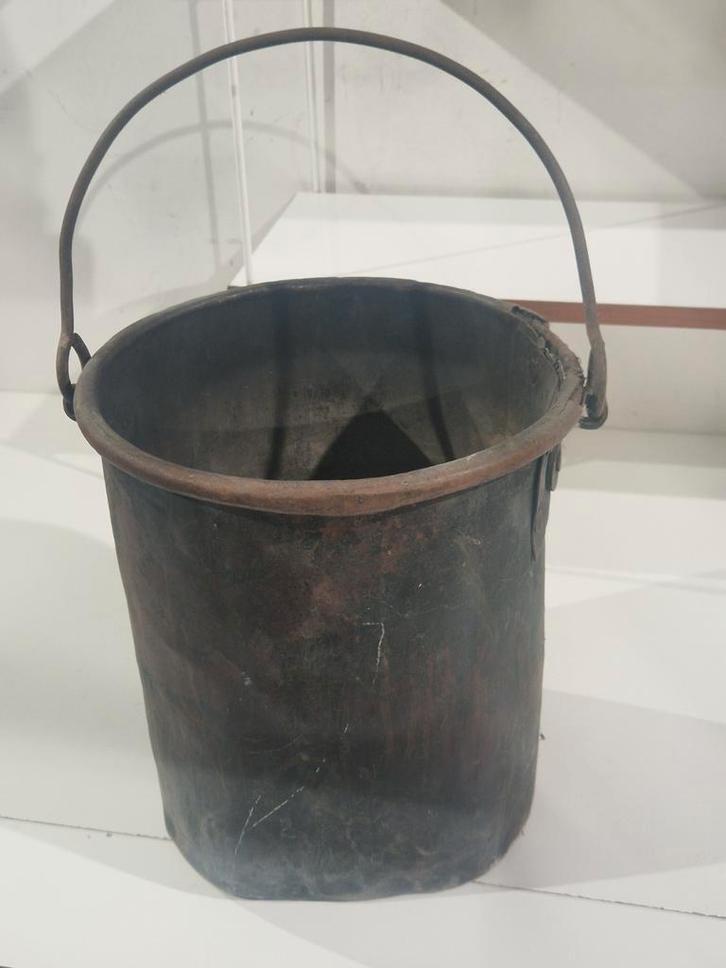 Genagelde Hollandse rood koperen emmer , nagel aker, Antiek en Kunst, Antiek | Brons en Koper, Koper, Ophalen of Verzenden