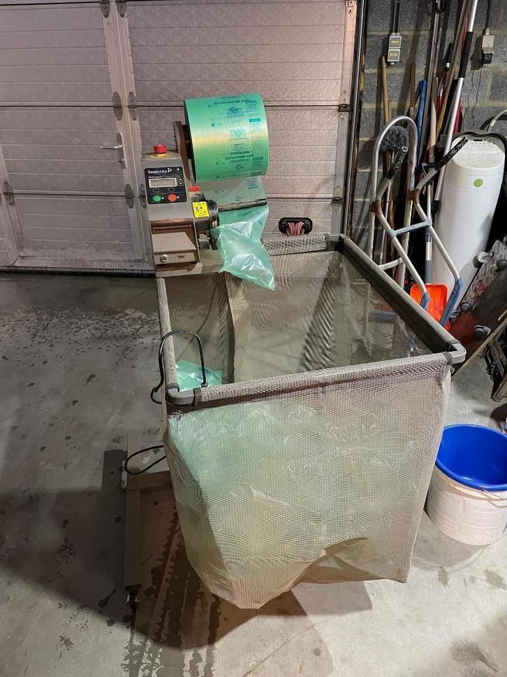 Sealed Air Fill-Air Rocket verpakkingsmachine – met 2 rol, Zakelijke goederen, Stock en Retail | Verpakking en Verzending, Ophalen