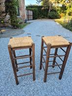 2 houten barkrukken met rieten zitting, Huis en Inrichting, Barkrukken, Ophalen, Met voetsteun, Hout, 60 tot 90 cm