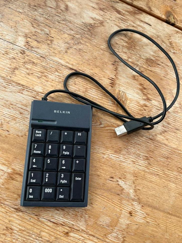 Te koop: Belkin numeriek toetsenbord, Computers en Software, Toetsenborden, Zo goed als nieuw, Numeriek, Bedraad, Ophalen of Verzenden