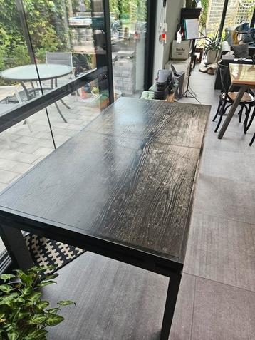 Gratis Uittrekbare eettafel  beschikbaar voor biedingen