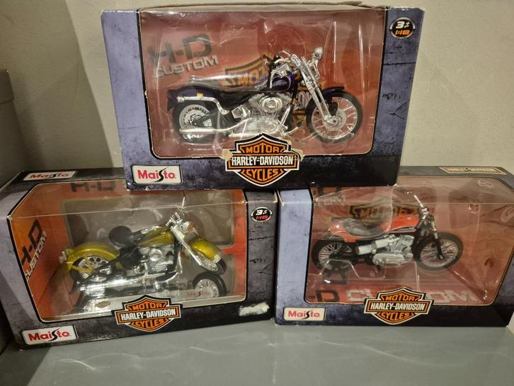 3 Harley Davidson modellen. Maisto., Hobby en Vrije tijd, Modelauto's | 1:18, Motor, Maisto, Ophalen of Verzenden