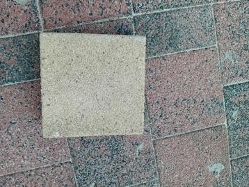 Betonklinkers/straatstenen geel en roze 22x22x8 beschikbaar voor biedingen