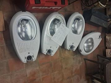 Lampe éclairage routier  beschikbaar voor biedingen