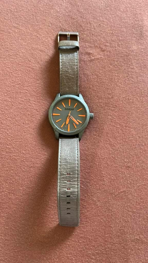 Oozoo herenhorloge – grijs/oranje – €10, Handtassen en Accessoires, Horloges | Heren, Gebruikt, Polshorloge, Overige merken, Kunststof