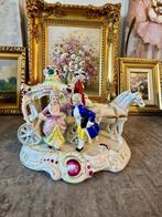 Porseleinen beeldje “Koets met dame en heer”, Antiek en Kunst, Antiek | Porselein, Ophalen