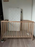 Babybed/verzorgingstafel + matras/kussen, Kinderen en Baby's, Babywiegjes en Ledikanten, Ophalen, Zo goed als nieuw, Ledikant