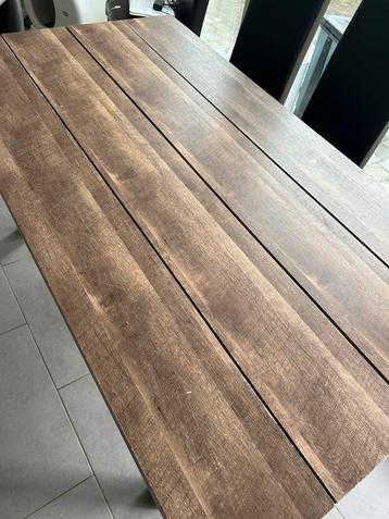 Tables avec 5 chaises beschikbaar voor biedingen