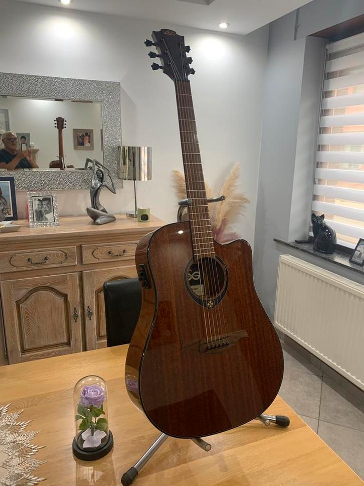 Guitare électroacoustique LAG, Muziek en Instrumenten, Snaarinstrumenten | Gitaren | Akoestisch, Zo goed als nieuw, Ophalen