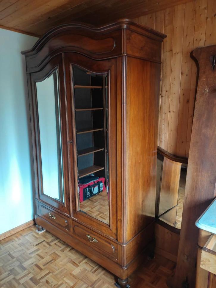 Chambre à coucher en noyer, début 20em,, Antiek en Kunst, Antiek | Meubels | Kasten, Ophalen