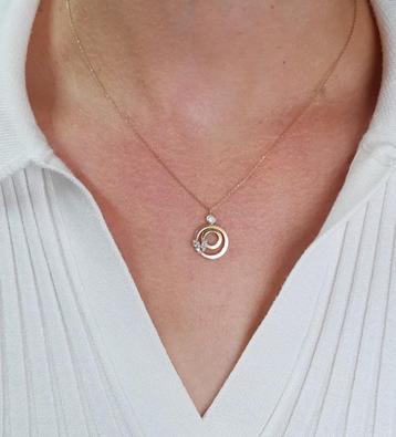 14 krt gouden damesketting, hanger met vlinder en steentjes. beschikbaar voor biedingen