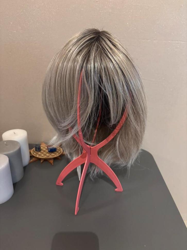 Perruque neuve avec étiquette, Bijoux, Sacs & Beauté, Beauté | Soins des cheveux, Comme neuf, Enlèvement