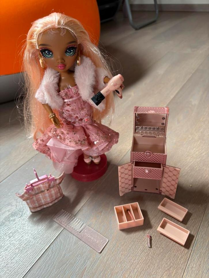 8 rainbow high poppen, Kinderen en Baby's, Speelgoed | Poppen, Zo goed als nieuw, Barbie, Ophalen