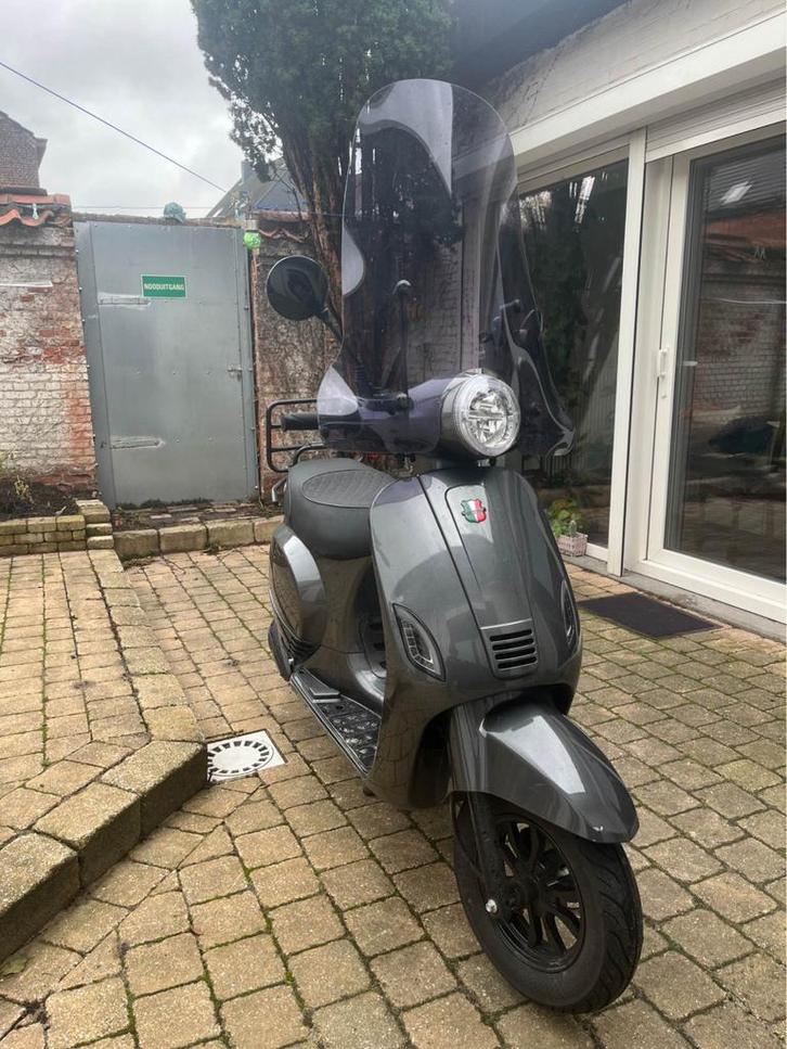 A klasse gts toscana, Fietsen en Brommers, Snorfietsen en Snorscooters, Vespa, Verzenden