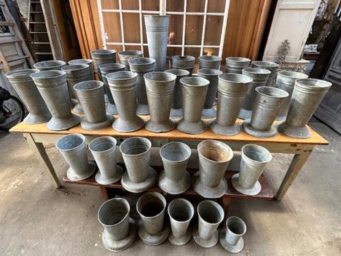 antieke franse zinken bloemenvazen oude brocante vazen vaas, Antiek en Kunst, Antiek | Vazen, Ophalen