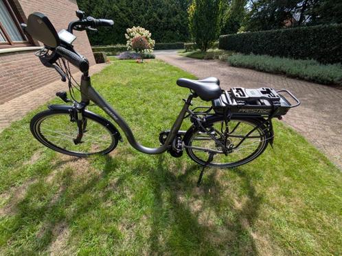 Elektrische dames fiets met extra lage instap, Fietsen en Brommers, Fietsen | Dames | Damesfietsen, Zo goed als nieuw, Overige merken