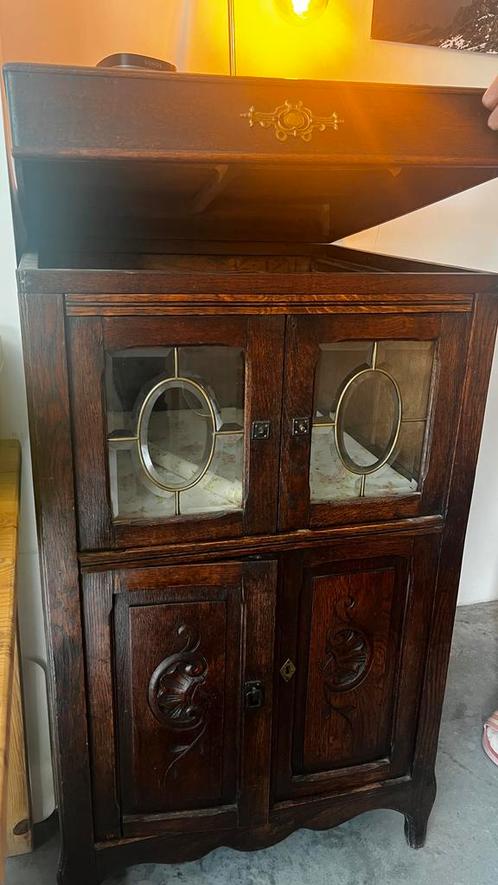Karaktervol eikenhouten drankenkast of servieskast, Antiek en Kunst, Antiek | Meubels | Kasten, Ophalen