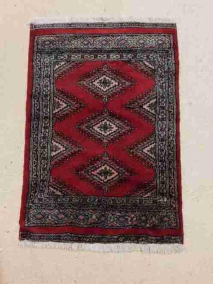 Handgeknoopt wollen tapijtje Pakistan dieprood 92/64, Antiek en Kunst, Antiek | Tapijten, Tafelkleden en Textiel, Ophalen of Verzenden