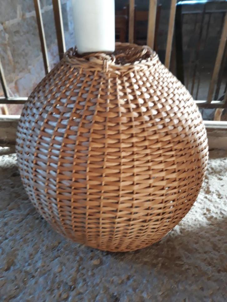 lustre suspension boule en rotin bon état, Huis en Inrichting, Lampen | Kroonluchters, Gebruikt, Ophalen