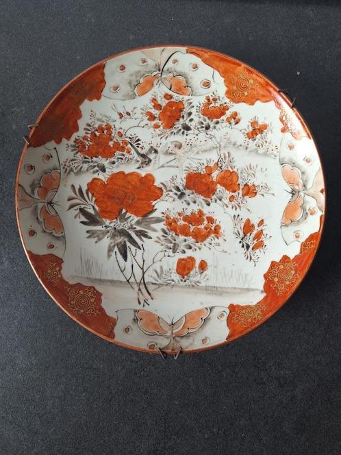 Prachtig Japans porseleinen kutani bord met vlinders, Antiek en Kunst, Antiek | Porselein, Ophalen of Verzenden