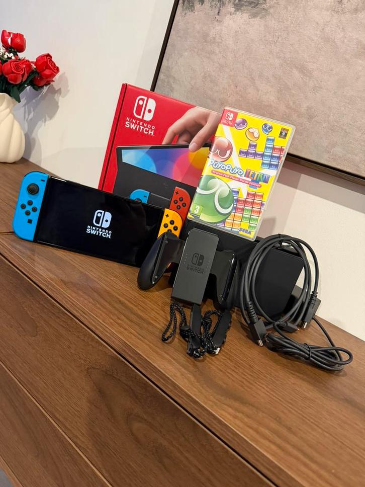 Nintendo Switch OLED + Puyo Puyo Tetris + 200GB microSD, Games en Spelcomputers, Spelcomputers | Nintendo Switch, Zo goed als nieuw