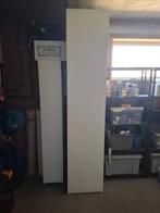 Hoge kast, Huis en Inrichting, Ophalen, Zo goed als nieuw, Met deur(en)