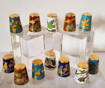 Collection de dés à coudre en cloisonné., Enlèvement ou Envoi, Comme neuf, Autres matériaux