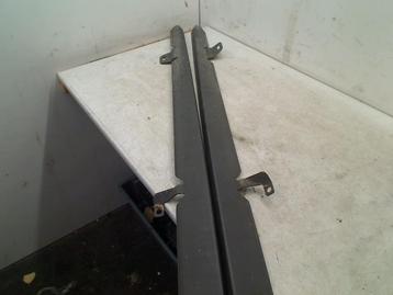 SIDESKIRT SET links en rechts Polo V (6R) (6R0853897) beschikbaar voor biedingen