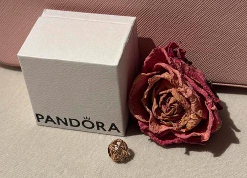 PANDORA artikels, Handtassen en Accessoires, Bedels, Zo goed als nieuw, Pandora, Overige materialen, 1 bedel, Met strass, Ophalen