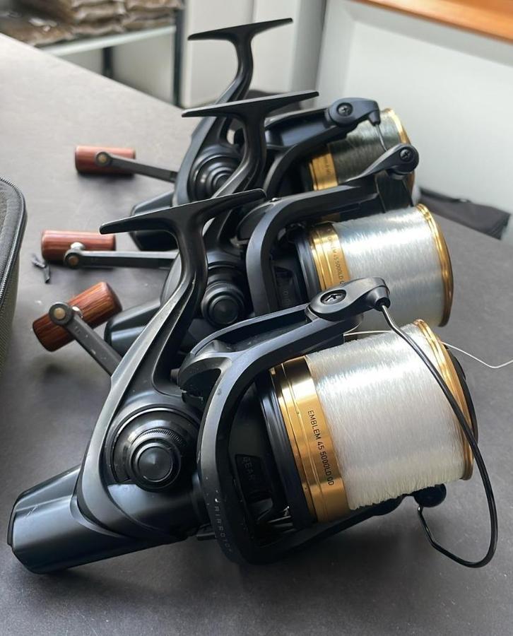 3 x Daiwa Emblem 45 SCW QD OT + 3 reservespoelen., Watersport en Boten, Hengelsport | Karpervissen, Zo goed als nieuw, Overige typen