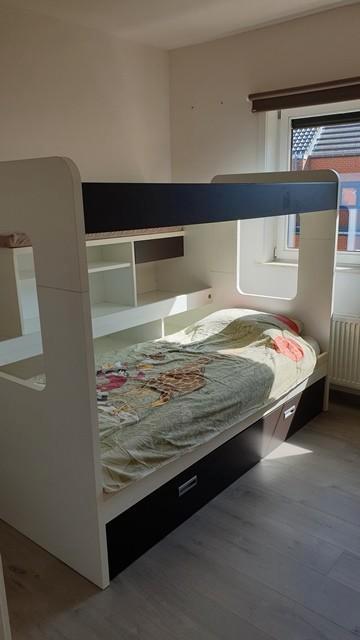 Uniek , supersterk bed met ruim bureau , extra bed en kasten, Kinderen en Baby's, Kinderkamer | Stapelbedden en Hoogslapers, Gebruikt
