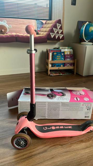 Roze step  beschikbaar voor biedingen