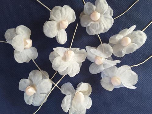 fleur blanche et coeur rose 40 mm, Hobby & Loisirs créatifs, Couture & Fournitures, Neuf, Enlèvement ou Envoi