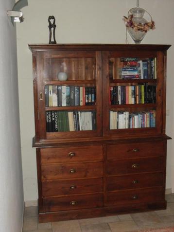 vitrinekast beschikbaar voor biedingen