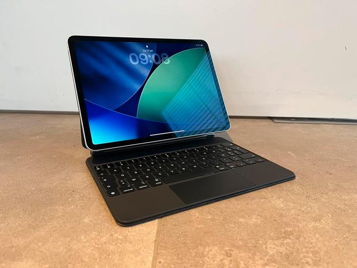 Apple iPad Pro 11” (3e gen) + 5G + Apple Magic Keyboard, Computers en Software, Apple iPads, Zo goed als nieuw, Apple iPad, Ophalen of Verzenden
