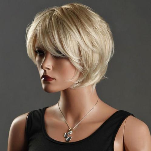 Luxe pruik kort haar in laagjes lichtblondmix, Handtassen en Accessoires, Uiterlijk | Haarverzorging, Nieuw, Pruik of Haarverlenging