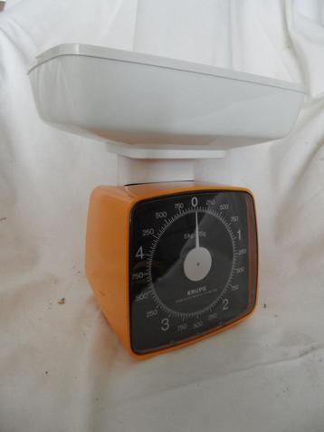 Retro jaren 70's oranje "Krups" keuken weegschaal beschikbaar voor biedingen