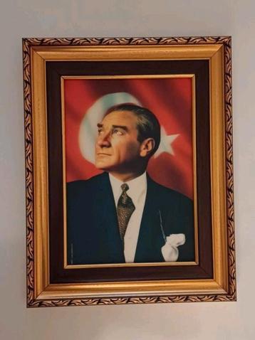 Atatürk portretlijst (32 cm - 26 cm) beschikbaar voor biedingen