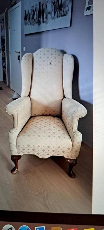 antieke stoel beschikbaar voor biedingen
