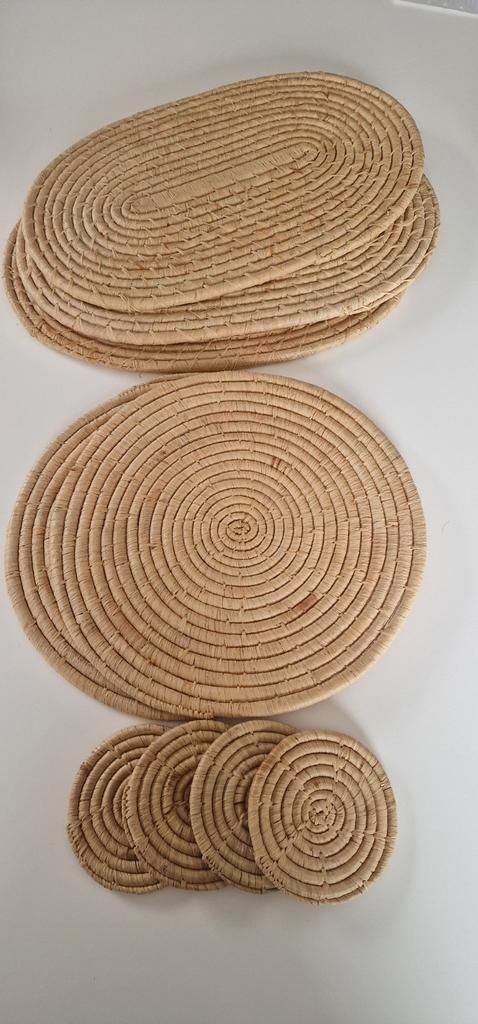 Placemats rotan van Madagascar,9,nieuw rond,ovaal,, Huis en Inrichting, Woonaccessoires | Onderzetters, Nieuw, Pot of Pan, Ophalen of Verzenden