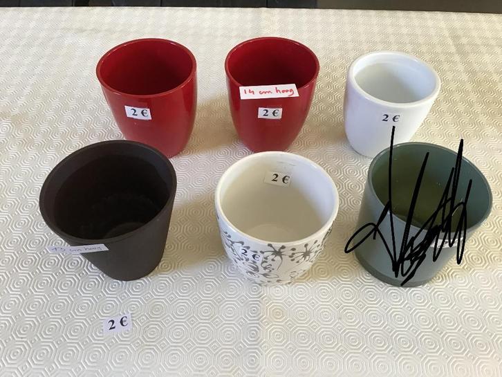 18 petits pots de fleurs pour seulement 2 euros par pot, Jardin & Terrasse, Pots de fleurs, Comme neuf, Enlèvement ou Envoi