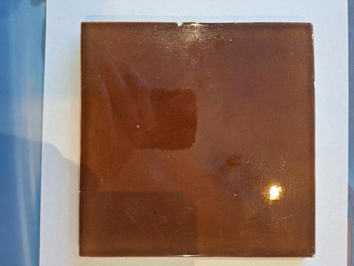 Tegel Hasselts Keramiek: Effe bruin (1), Antiek en Kunst, Curiosa en Brocante, Ophalen of Verzenden