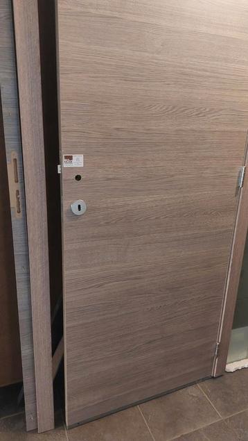 Bloc porte concept Thys . Woodline hor , chêne gris  disponible aux enchères