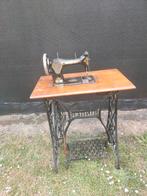 Ancienne machine à coudre singer sur table, Ophalen