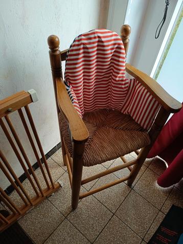 Chaise  haute bebe en bois.  beschikbaar voor biedingen