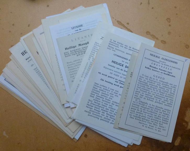 Lot 270 cartes de dévotion et cartes postales, Collections, Photos & Gravures, Comme neuf, Gravure, Autres sujets/thèmes, 1980 à nos jours